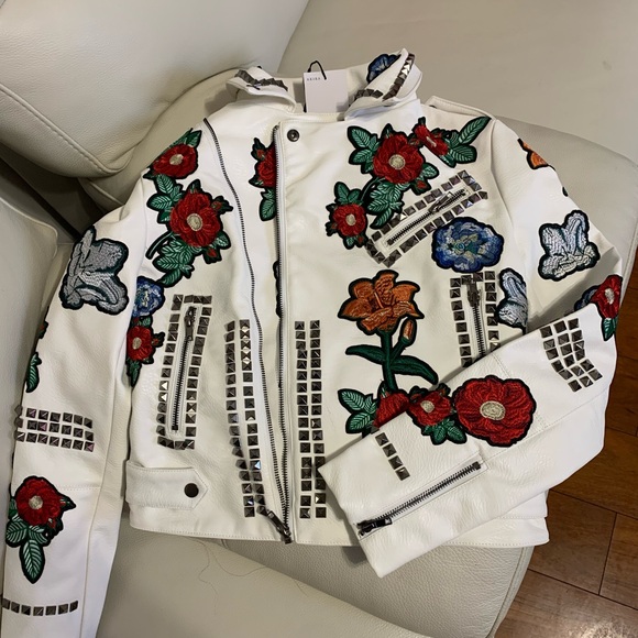 AKIRA Jackets & Blazers - La Louvre Floral Patch Moto White Faux Leather Jacket - AKIRA Size Small